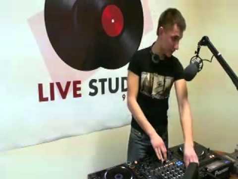 Livestudio 98 3fm@Rey AbsentBroadcasting LIVE on Justin tv 28 11 13