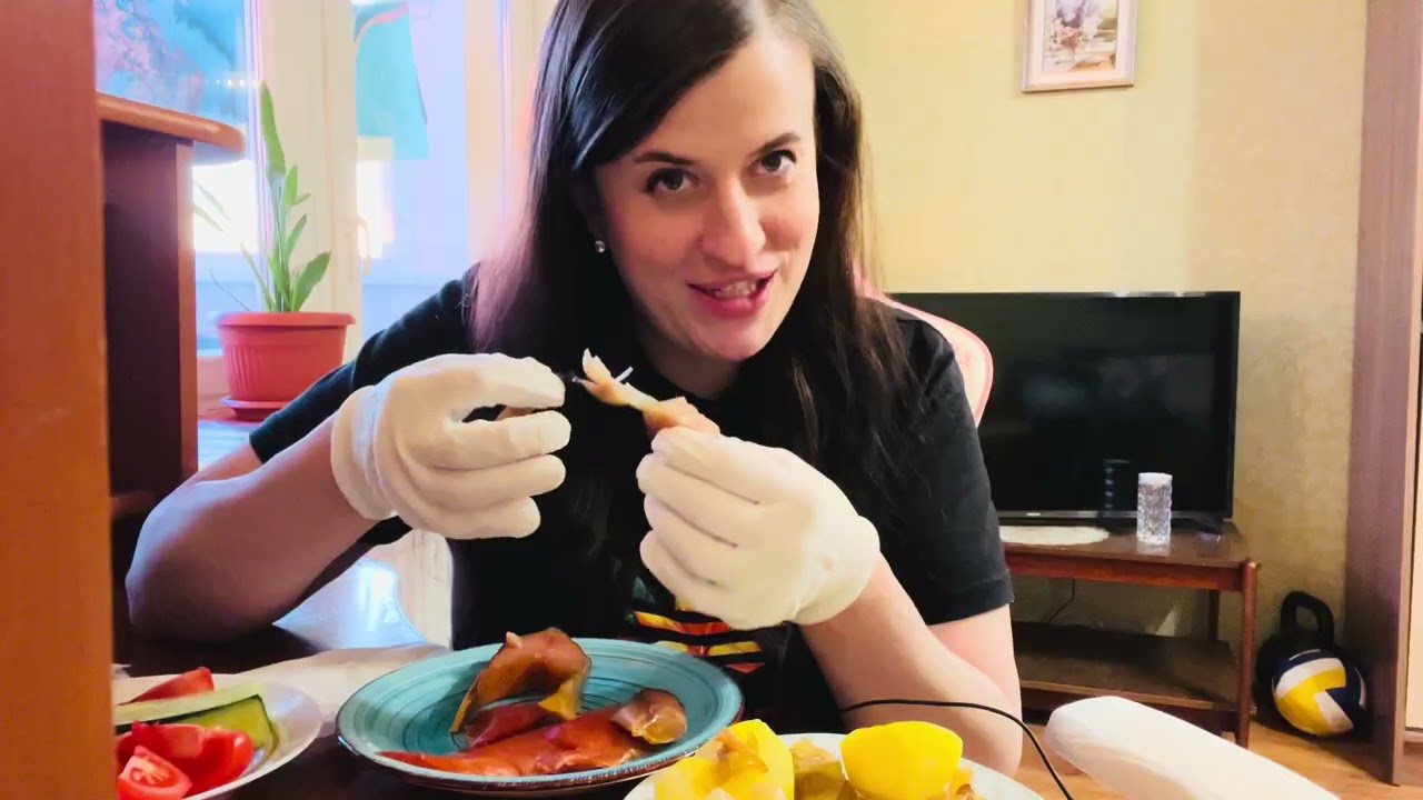 МУКБАНГ ОЧЕНЬ ВКУСНЫЙ СКУМБРИЯ/КАРТОФЕЛЬ/ ГОРБУША #asmr #eating #mukbang 
