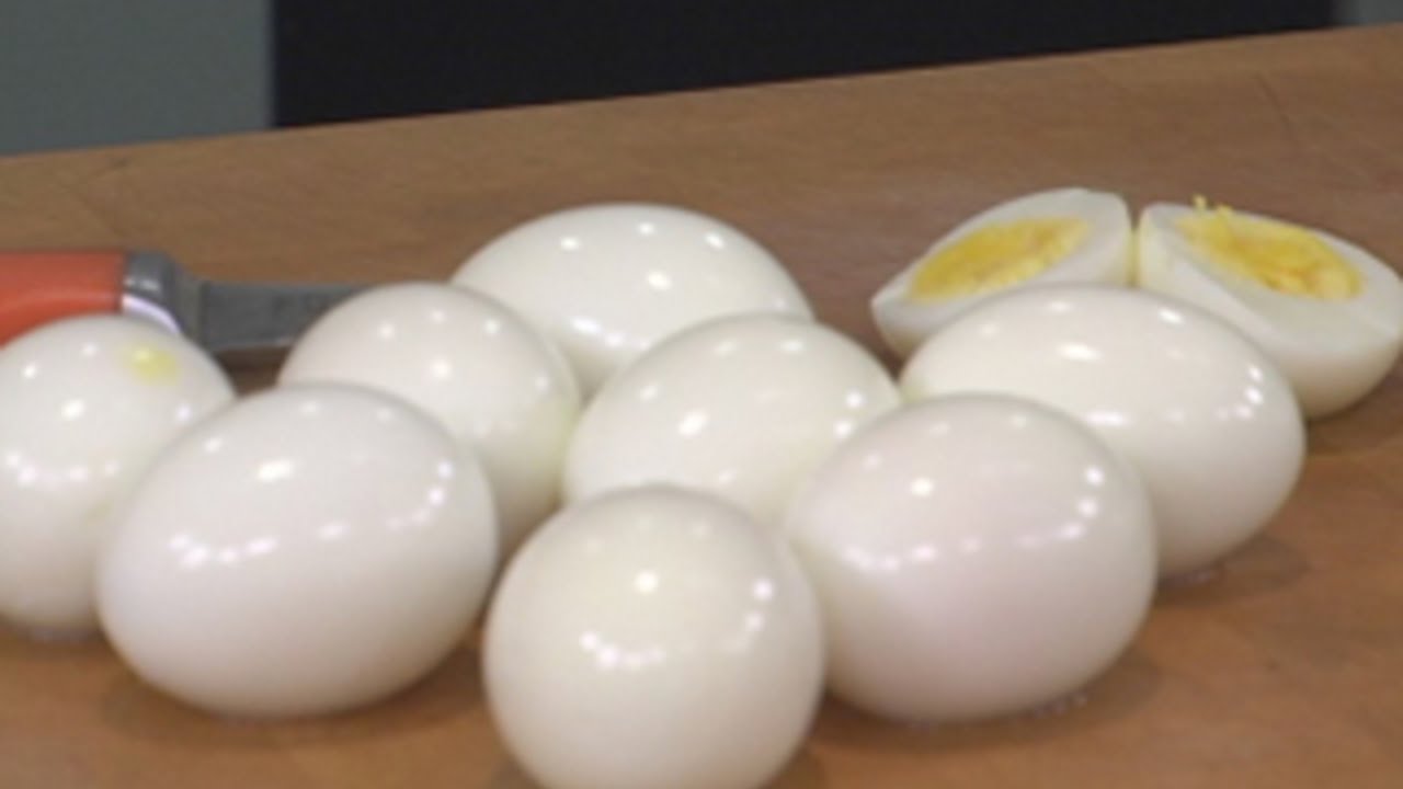 How to Make The Perfect Hard Boiled Egg | Rachael Ray Show