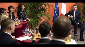 Océane, une caissière de 19 ans, interpelle Emmanuel Macron et décroche un CDI