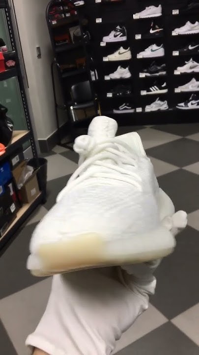 Кроссовки Adidas yezzy boost 350 изики белые - YouTube