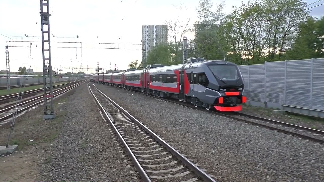 Новый Дизель-поезд ДП2Д-0001 (ТЭП70БС-371) под тягой 2М62У-0337 (ТЧЭ-36) перегоняется в Щербинку.