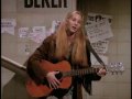 Phoebe singing giant pigeon