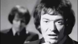 He Ain't Heavy, He's My Brother (lyrics) - The Hollies