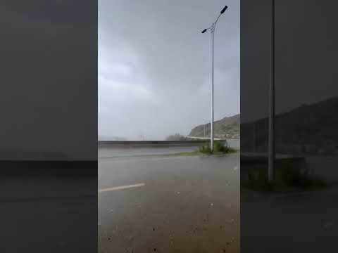 السعودية امطار غزيرة على أبها الأن عسير تصوير سعيد مشهور مركز العاصفة طقس الخليج