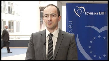 Andrey Kovatchev for the EDS campaign "Knowledge is power"