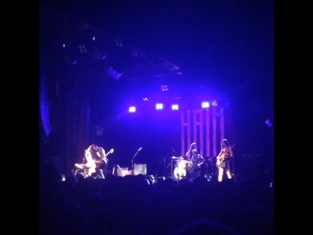 YouTube에서 Haim, "Let Me Go" - Webster Hall in NYC (09/03/2013) #shorts 보기 YouTube에서 Haim, "Let Me Go" - Webster Hall in NYC (09/03/2013) #shorts 보기