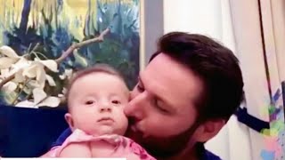 Shahid Afridi Live with her new born daughter | Shahid Afridi new born daughter picture | Arwa Afrid