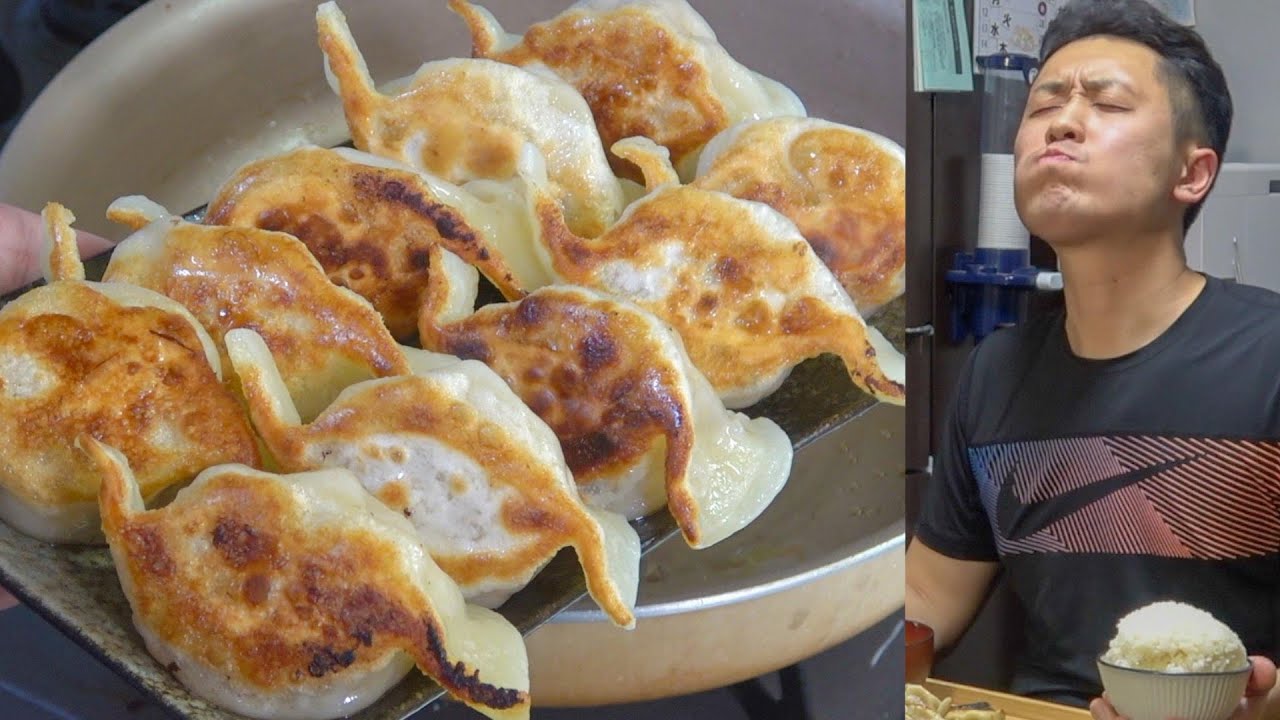 朝から餃子をドカ食いして1日のコンディションを整える33歳