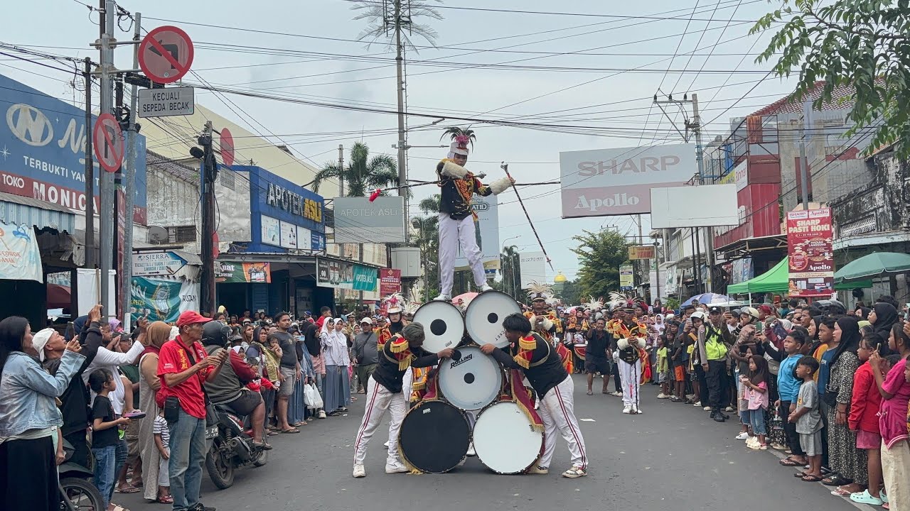 Aksi Drumband Gita Wiradesa Pawai Barongsai 2026