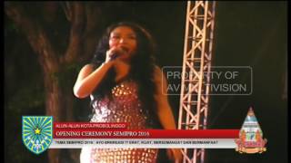 Lagu ke 4 dari SitiBadriah - Ku Tak Bisa, Bisa membawa penonton mengikutinya