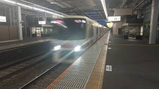 【通過】多磨霊園駅を京王8000系特急新宿行きが通過　ミニ６９２