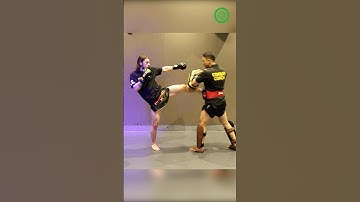Muay Thai Training - Countering the Jab to Close Down Opponents with Philip Tieu