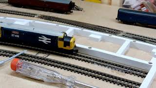 Uncoupling Dapol couplers with magnets