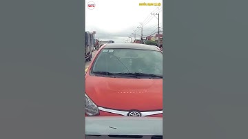 Tài xế ô tô đi ngược chiều "cứng đầu", nhất quyết không chịu nhường đường