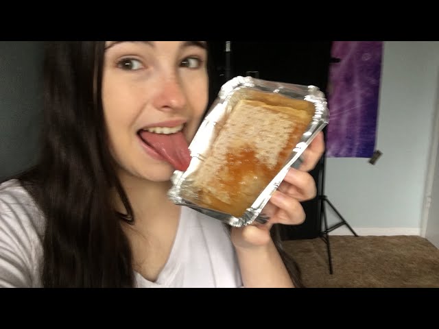 |ASMR| Eating STICKY HoneyComb 🐝🍯