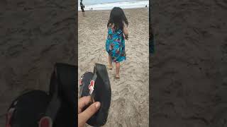 Lao Lao Kepantai Tidak Sadar Baju Terbalik