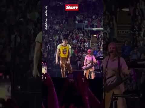 Harry Styles rips crotch of pants open on stage during LA concert #Shorts