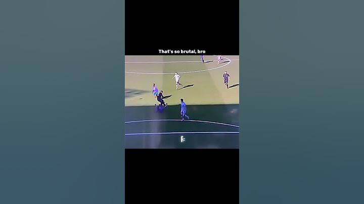 Mateta collides with Liam Roberts and gets injured. #football