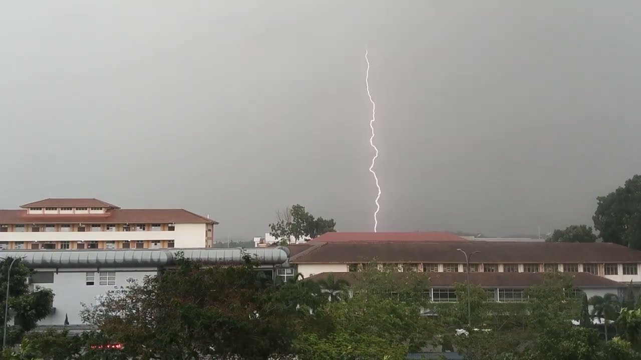 Petir Dan Kilat Sabung Menyabung Di Setia Alam