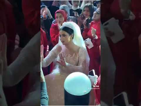 هنتحول هنتحول البنات خاربين الدنيا ع اغنية الصحاب الصحاب مش للكبار والصغار الصحاب للبنات دماررررررر