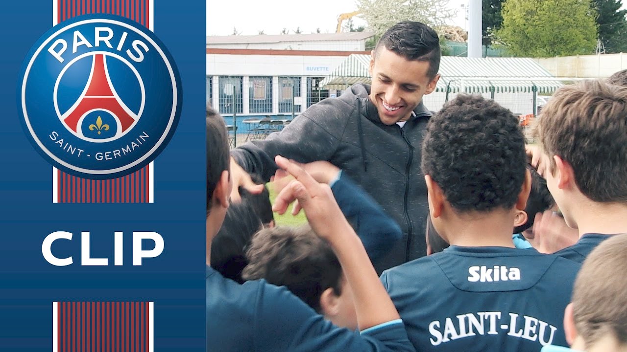 football score Visite de Marquinhos à de jeunes footballeurs en herbe