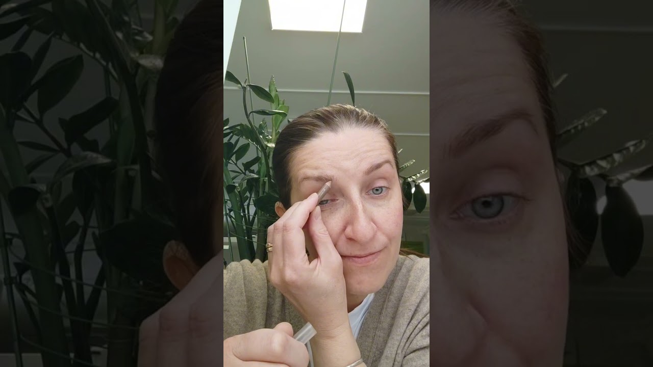 Унисекс макияж и акцент на губы