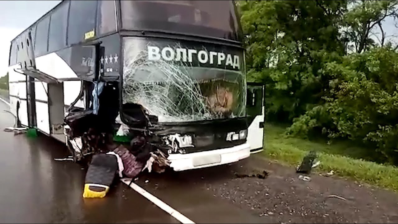 На кубани автобус с туристами попал в дтп