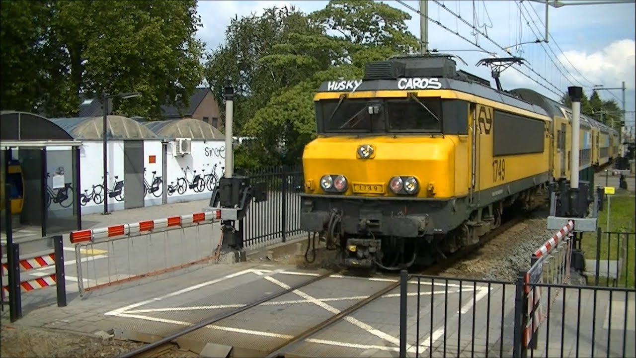 Spoorwegovergang Harderwijk // Dutch railroad crossing