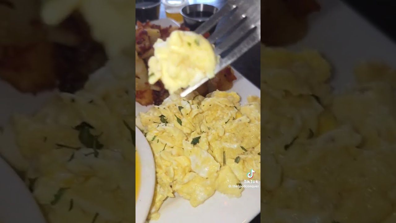 Skidoes Cafe Grill 235 E 51st St Chicago IL Open 9am To 2pm Tuesday Thru Sunday Breakfast