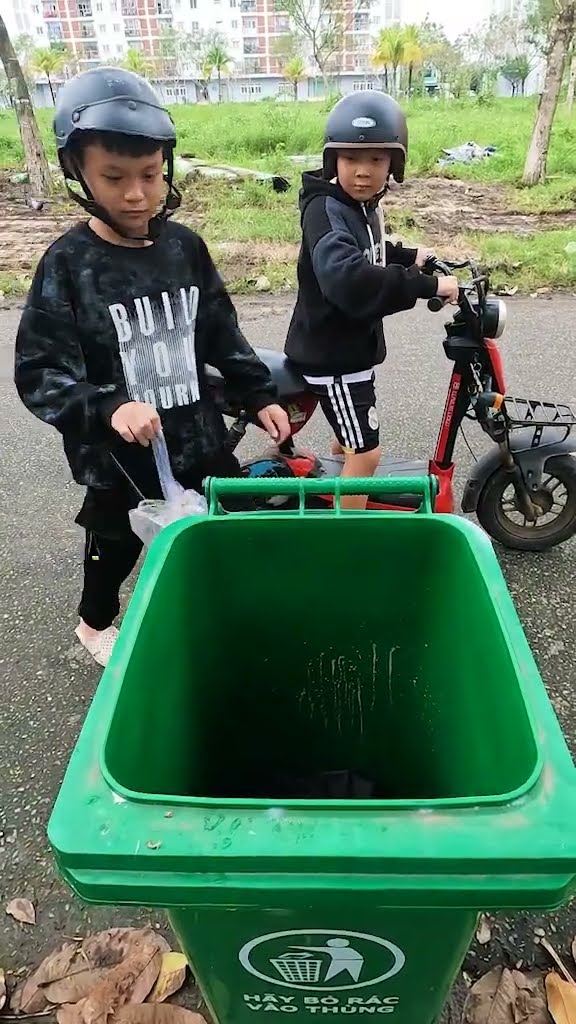 ACC - Cách Mà Cậu Bé Vứt Rác || How The Boy Throws Out The Trash. #funny #trollteam #trending