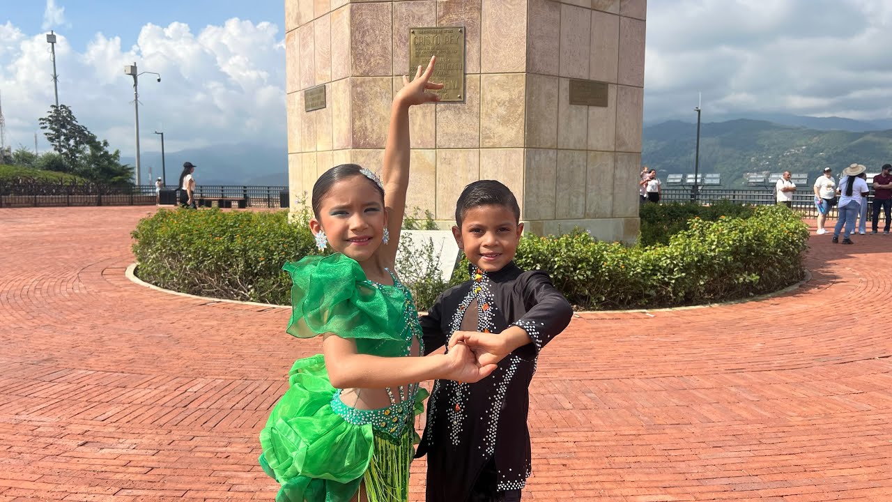 Niños bailando Salsa Caleña 🤩
