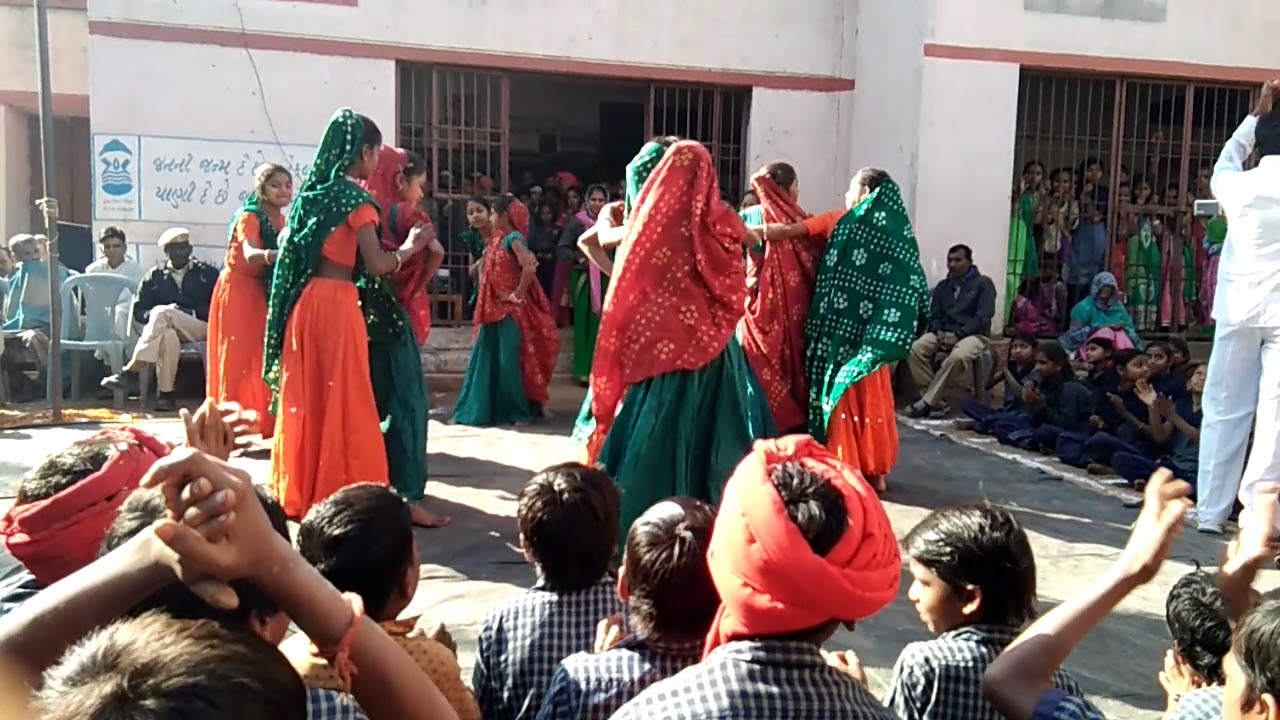 Garba on dholi taro song by tava 1 primary school,kawant,, chhotaudepur