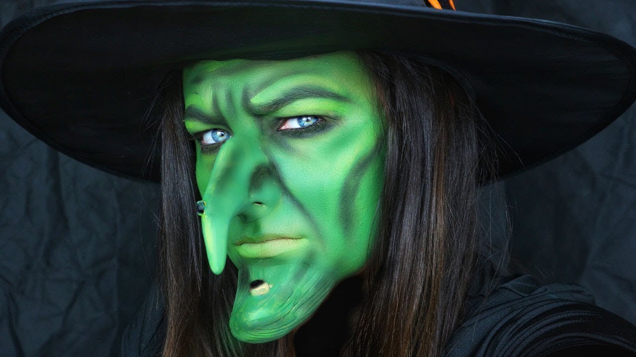 GREEN WITCH FACE PAINT | 31 DAYS OF HALLOWEEN MAKE UP - YouTube