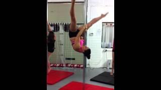 Stefani Shoulder Mount Walk