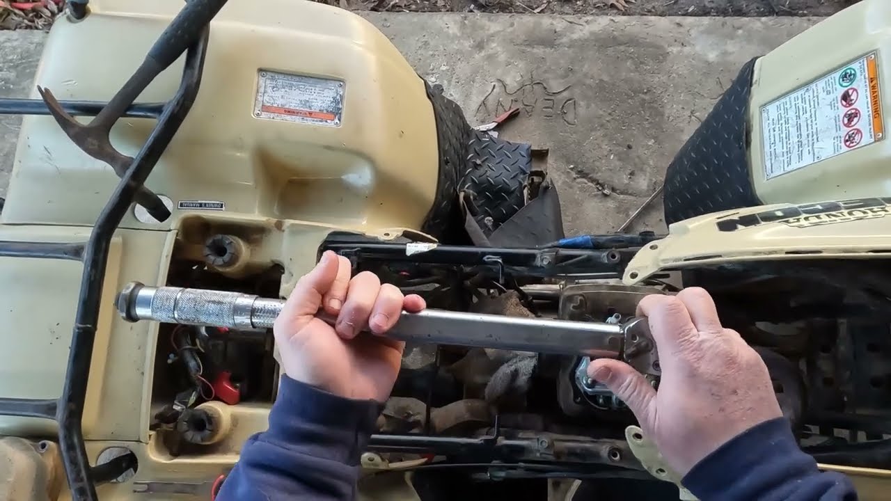 99 Honda Recon 250 top end rebuild