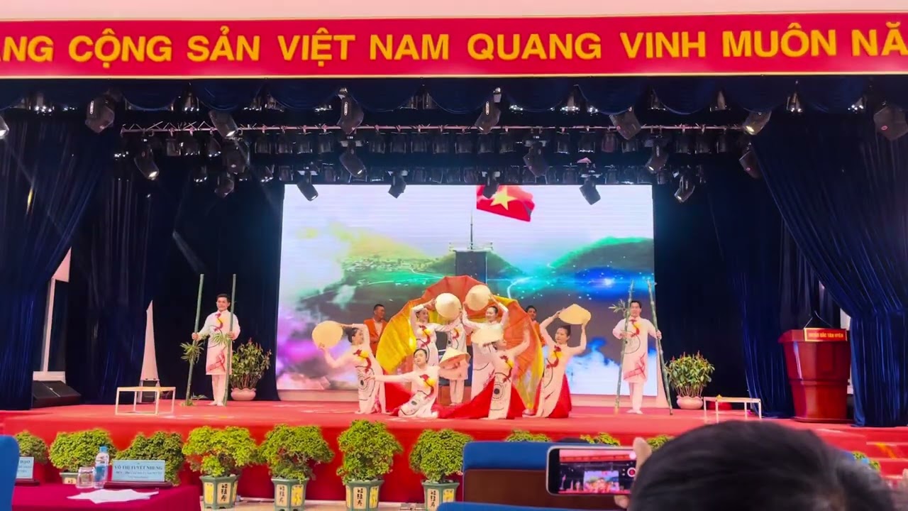 Một vòng Việt Nam - Văn Đồi ,Quốc Việt, Thành Tài