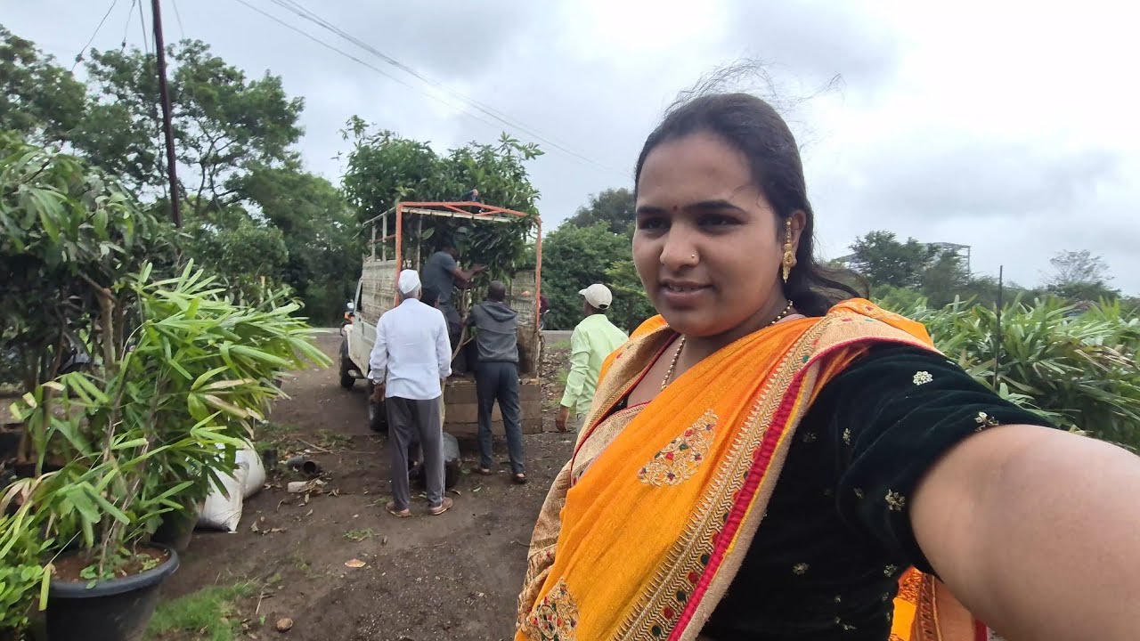 आज सासु सुनानी मिळून केली झाडांची खरेदी 🤗🤗🥰 झाड बघण्यासाठी खूप सारं फिरलो 😍😍