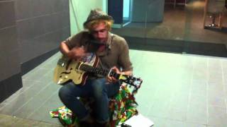 Nico Hayes - Awesome busker in Byron Bay, Australia