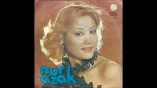 Nur Azak Arada Sırada