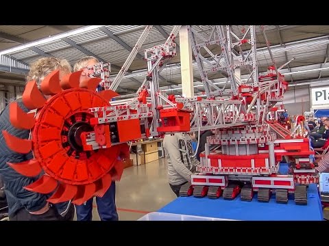 Bucket wheel excavator by Fischertechnik! Amazing thing!