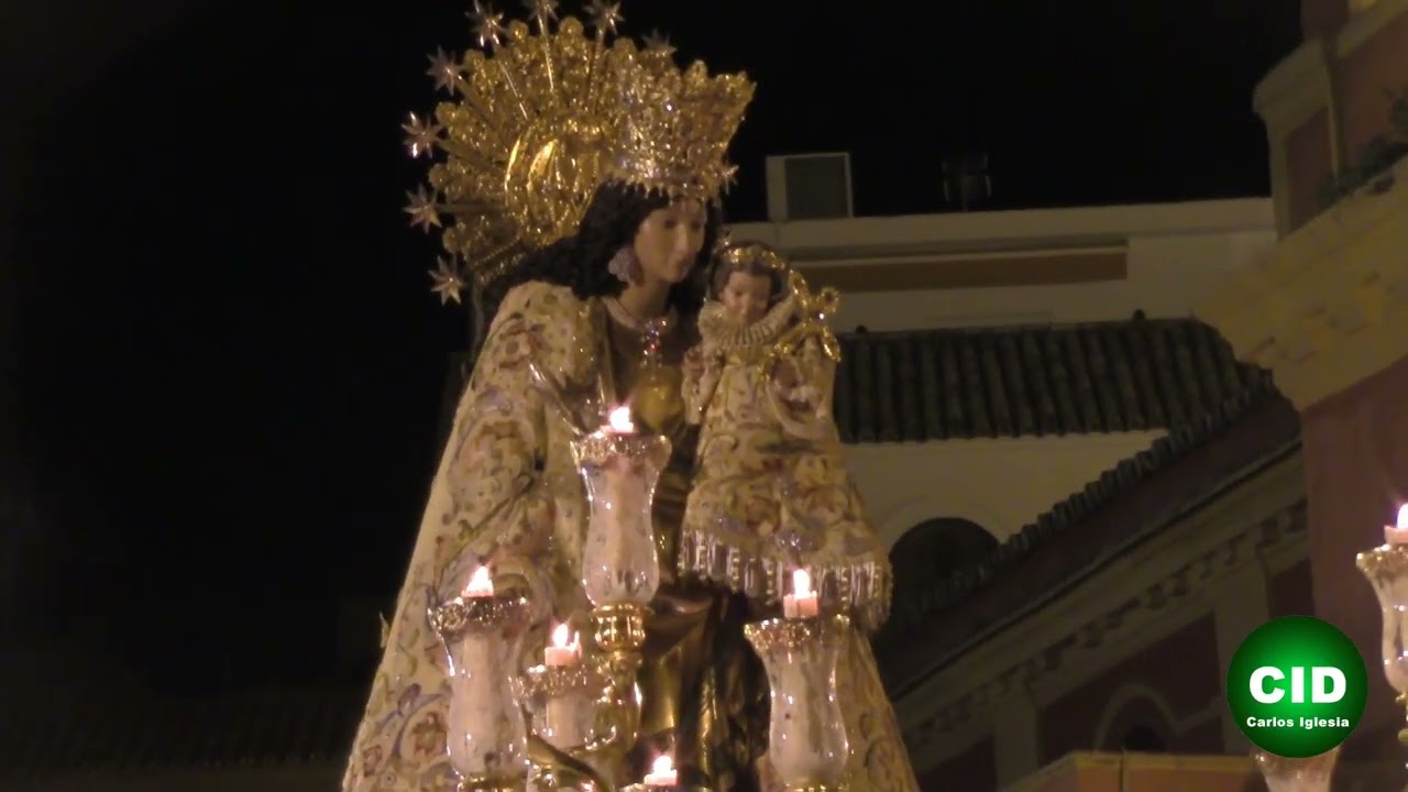 Salida extraordinaria de la Virgen 'peregrina' de los Desamparados de Valencia en San Lorenzo 2025