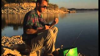 Gros sandres avec un champion de la pêche