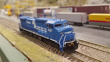 Atlas N Scale GE Dash 8-40CW with ESU LokSound conversion at Bay State Model Railroad Museum