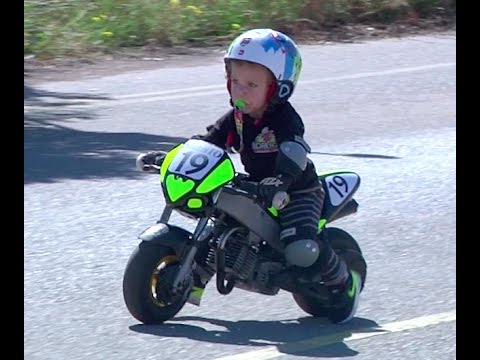 Record Mundial, Niño de Un Año Conduciendo Una Moto. 