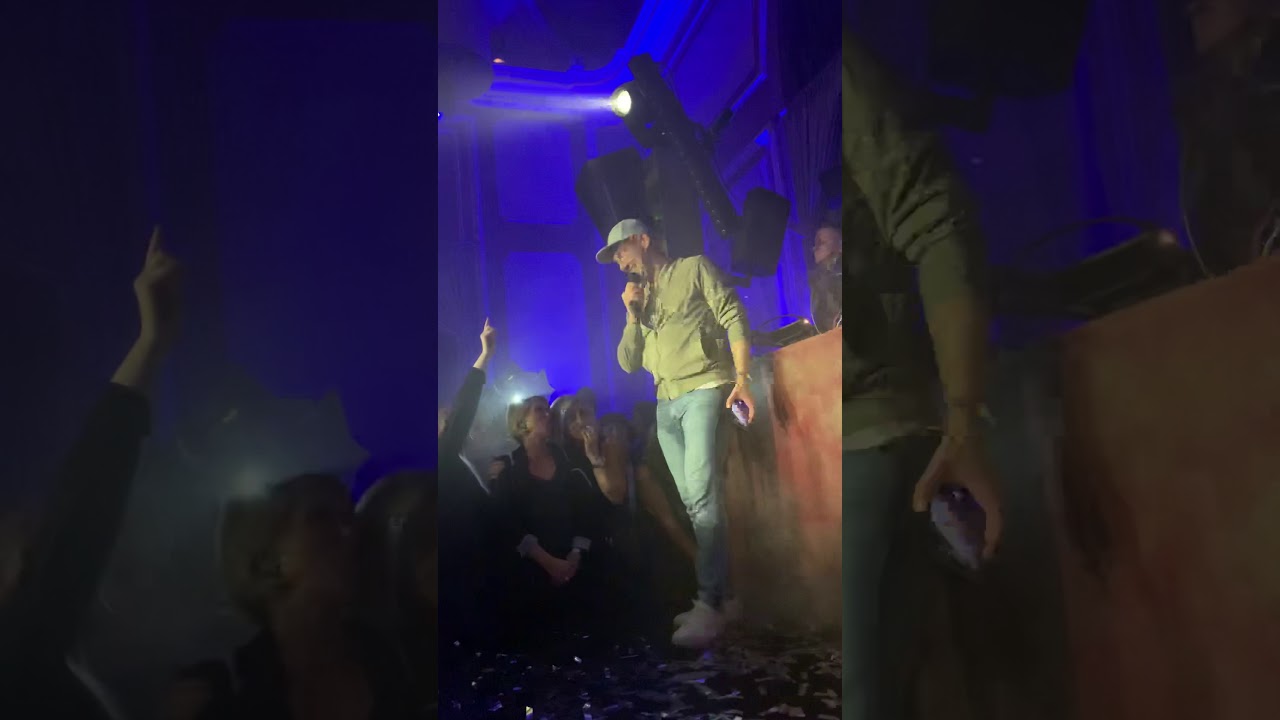 Olip live im Adiamo 2019 Flugzeuge im Bauch