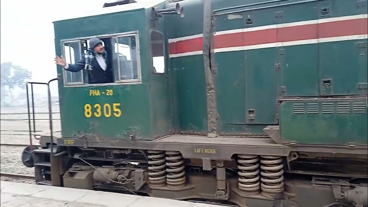 PHA20 8305 with 18dn Millat Express departing from Sargodha Junction