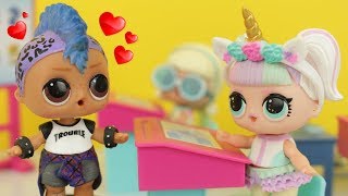 BONECA LOL SURPRESA UNICORNIO E PUNK BOI NA ESCOLINHA!!! NOV…