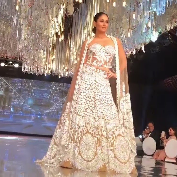 Presenting Kareena as Manish Malhotra's muse and showstopper!