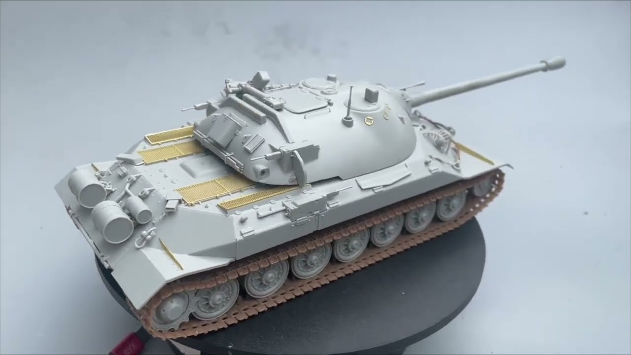 Trumpeter 05586 1/35 Soviet JS-7 heavy tank （Construction）